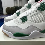 ⁦Jordan 4 sb pine green⁩ – תמונה ⁦5⁩