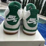 ⁦Jordan 4 sb pine green⁩ – תמונה ⁦2⁩