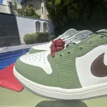 ⁦Jordan 1 low year of the dragon⁩ – תמונה ⁦3⁩